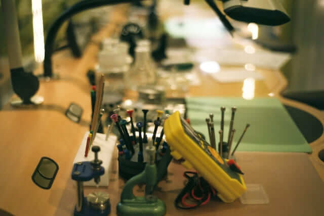 時計職人の作業台のイメージ